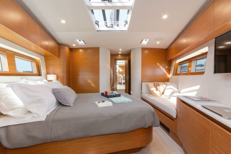 Luxury Sailing Yacht NADAMAS Master bedroom