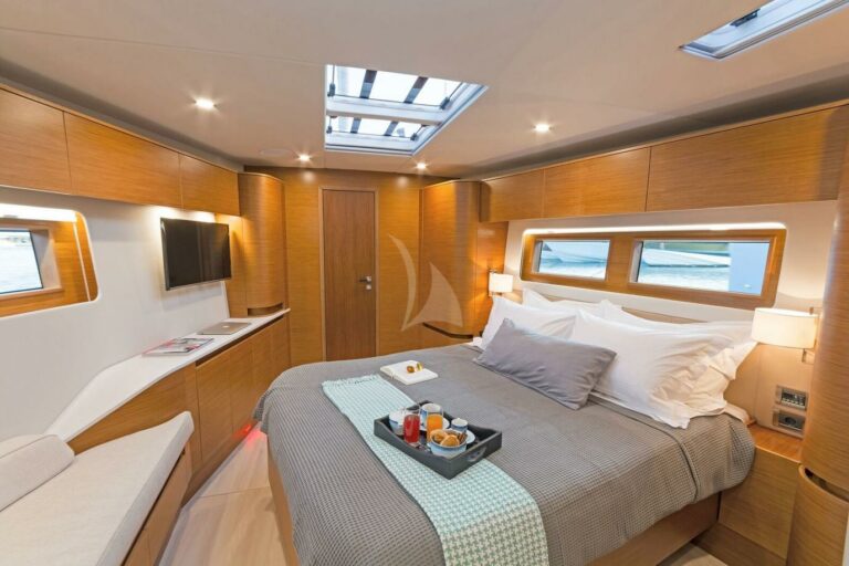 Luxury Sailing Yacht NADAMAS Master Suite