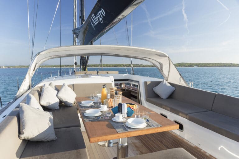 Luxury Yacht Allegro - Al Fresco Dining