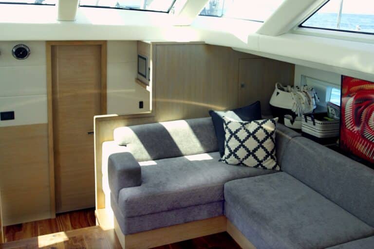 Champagne Hippy Luxury Sailing Yacht - Saloon