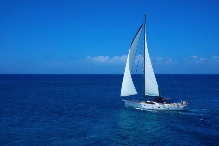 Champagne Hippy Luxury Sailing Yacht - Sailing 2