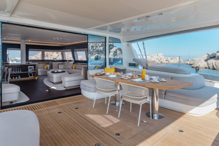 Luxury Catamaran Early bird - Al Fresco Dining