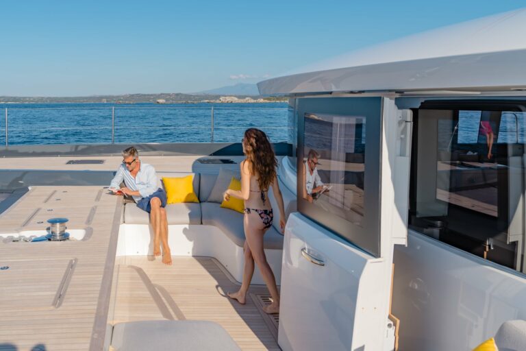 Luxury Catamaran Early bird - Lifestyle