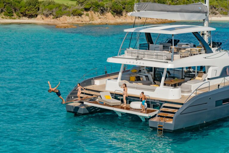 Luxury Catamaran Early bird - Water fun