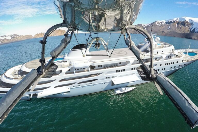 Y910 ANTARCTIC HELICOPTER