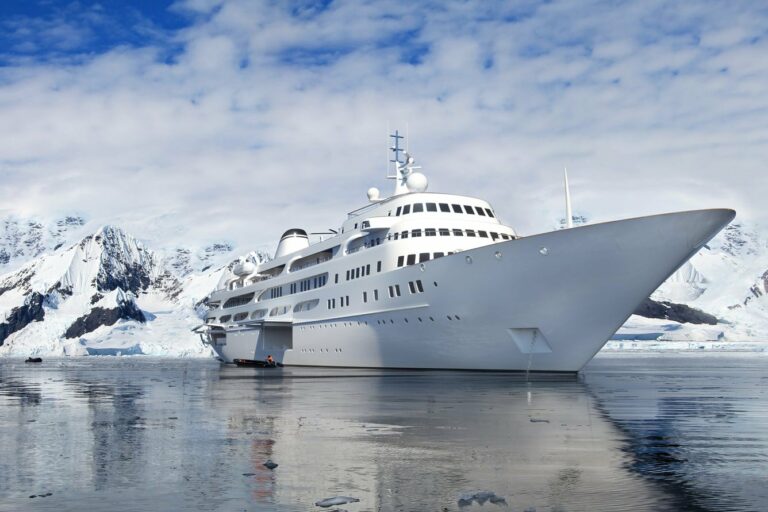 Y910 ANTARCTIC ZODIAC