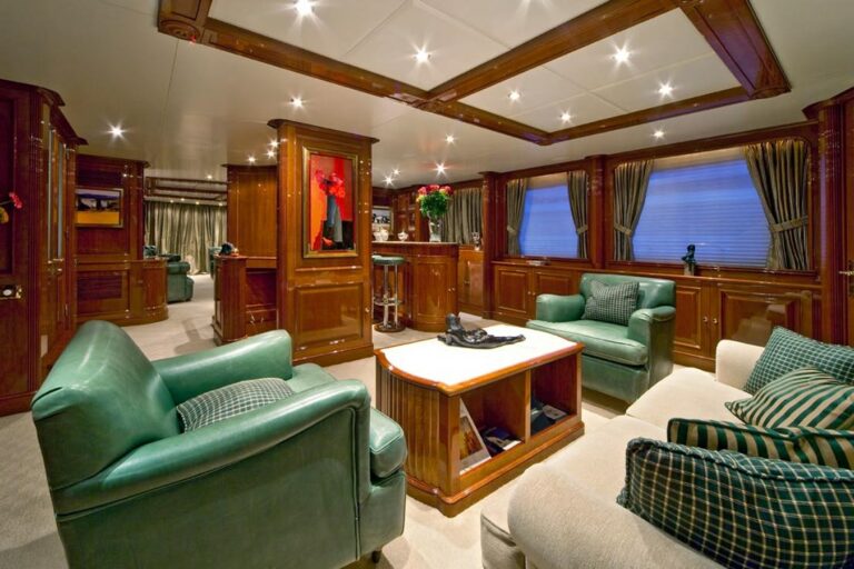 Sea Century Benetti classic 115 yacht salon