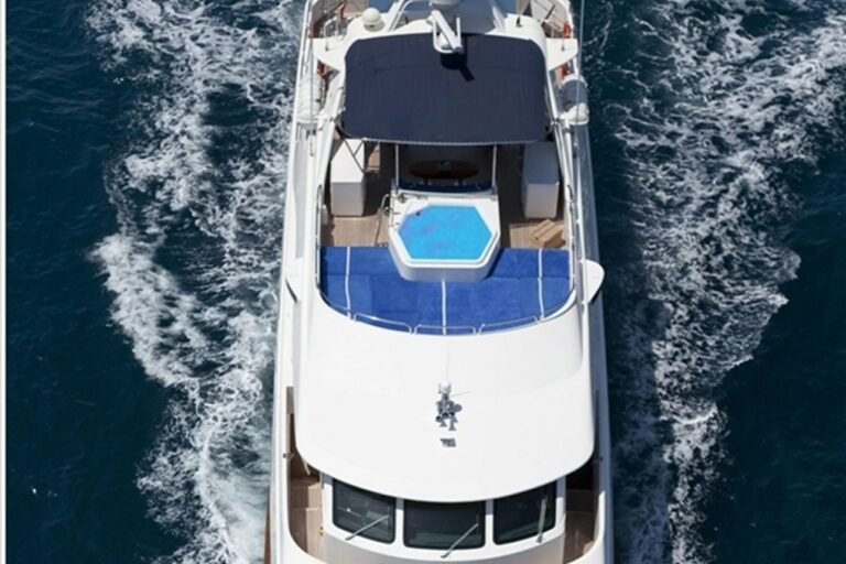 Sea Century Benetti classic 115 yacht sundeck