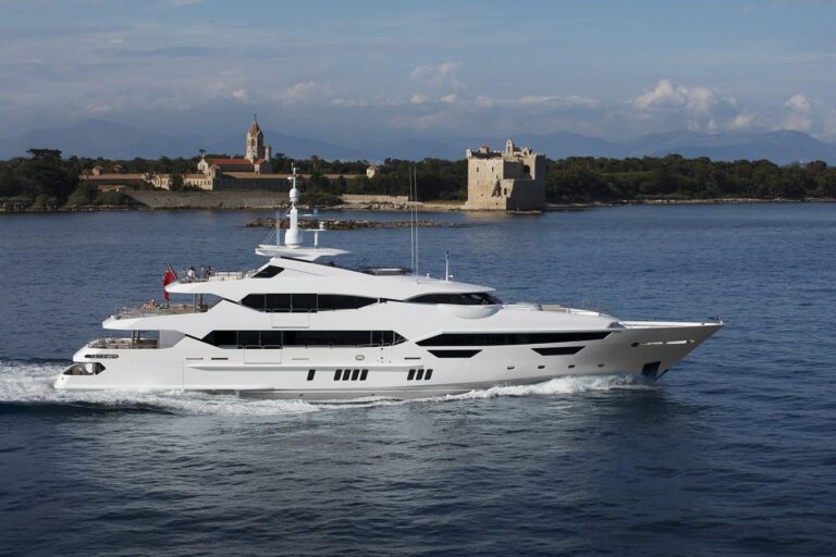 Q Sunseeker 155 Yacht Running