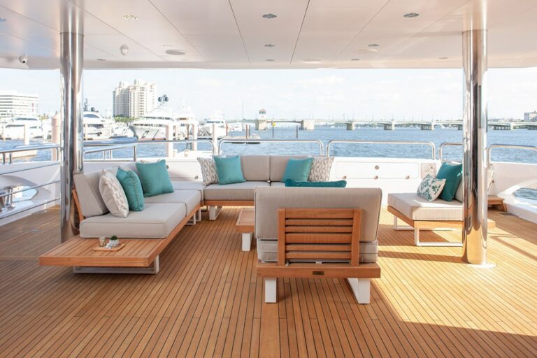 Q Sunseeker 155 Yacht Main Deck