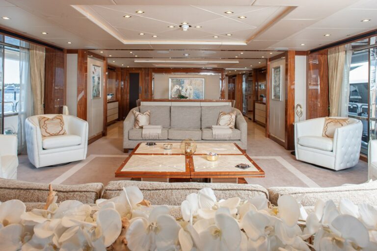 Q Sunseeker 155 Yacht Main Saloon