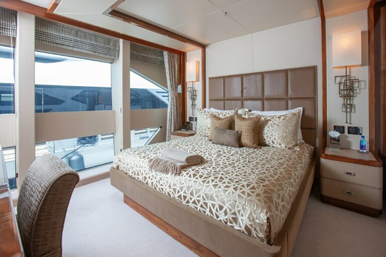 Q Sunseeker 155 Yacht Stateroom