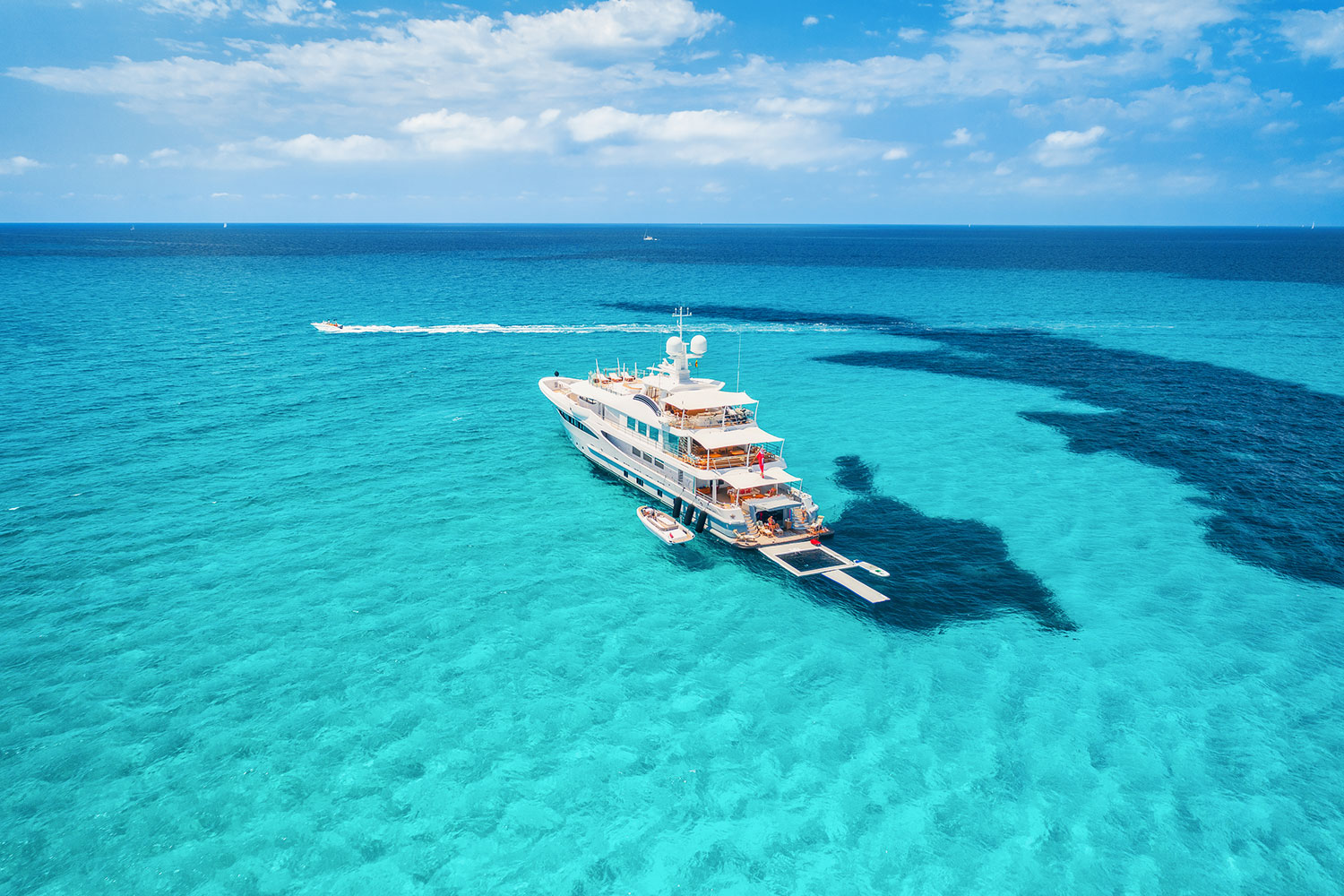 yacht-on-the-azure-seashore-in-balearic-islands