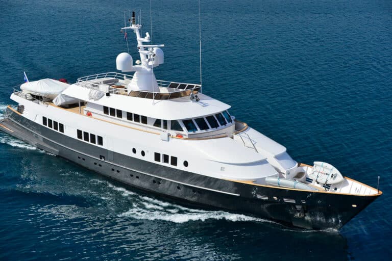 Motor Yacht Berzinc Underway