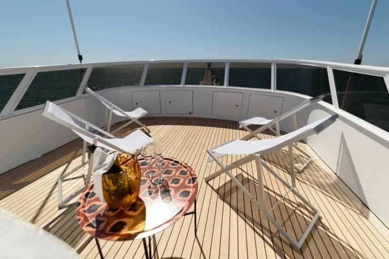 Motor Yacht Berzinc Sun Loungers