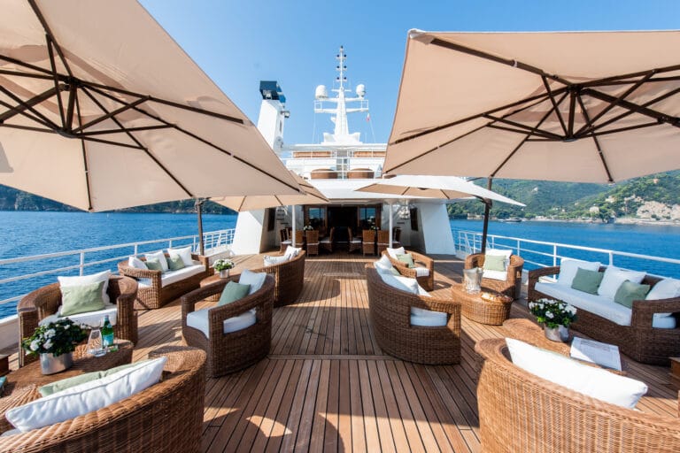 Blue de nimes Upper aft deck