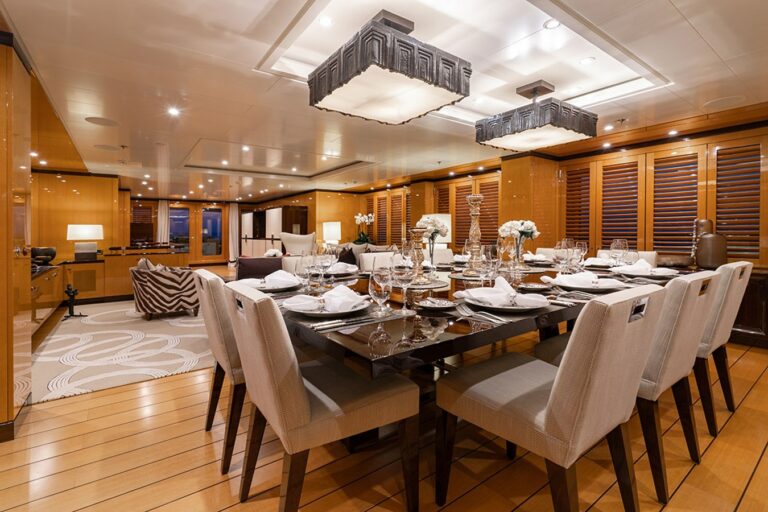 salon dining