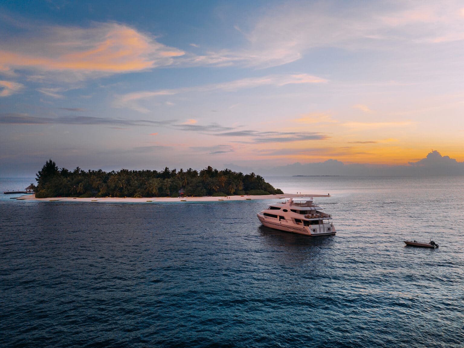 Maldives itinerary - Yacht at Rasdhoo Atoll