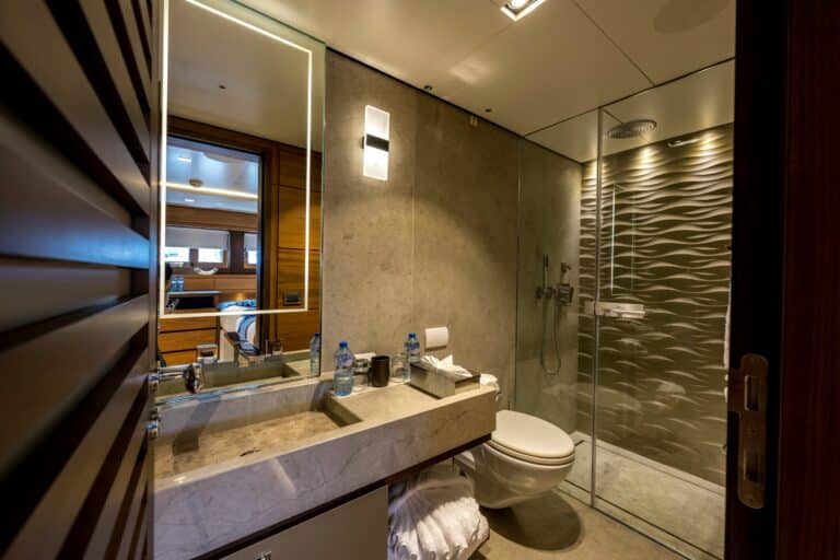 Navis One_4266_Twin Bathroom.Med