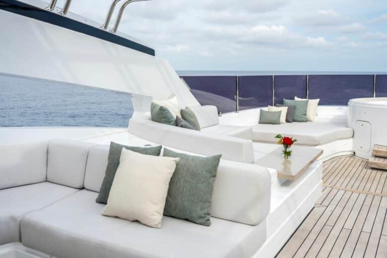 Navis One_4299_Top Deck Jacuzzi.Med