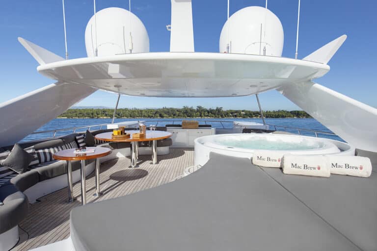 Mac-Brew-MotorYacht-Exterior-14