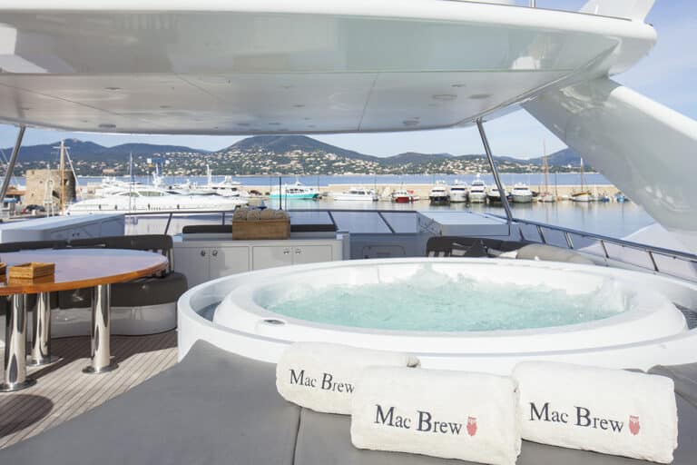 Mac-Brew-MotorYacht-Exterior-16