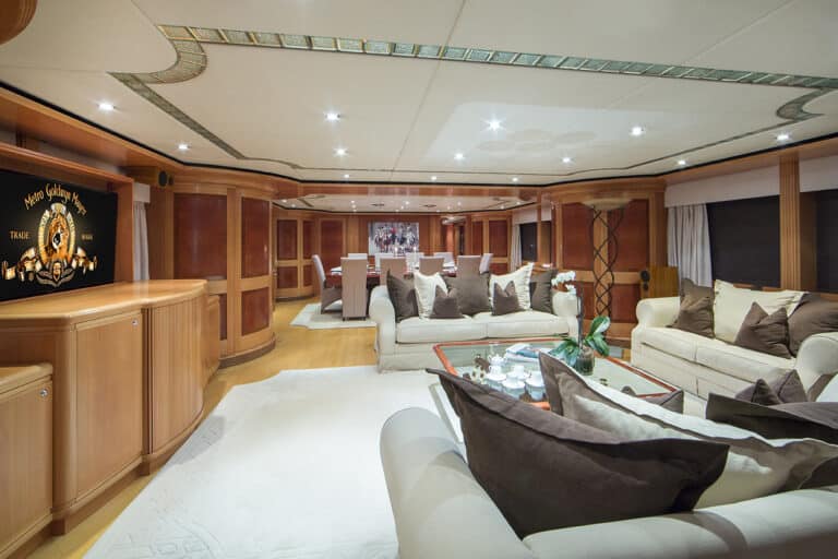 Mac-Brew-MotorYacht-Interior-06