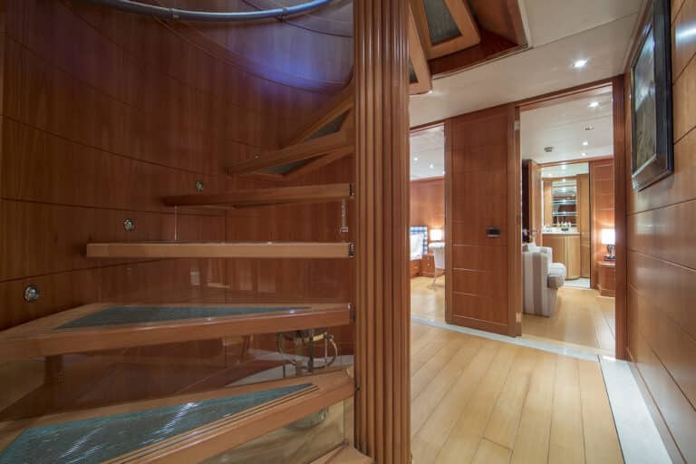 Mac-Brew-MotorYacht-Interior-11