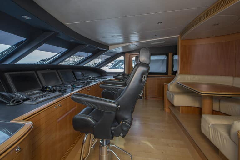 Mac-Brew-MotorYacht-Interior-14