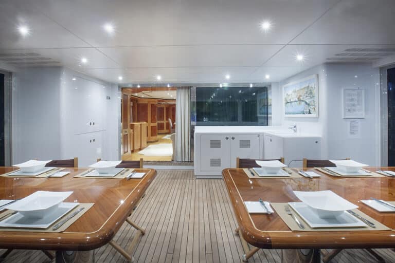 Mac-Brew-MotorYacht-Interior-20