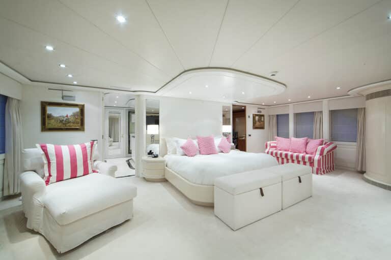 Mac-Brew-MotorYacht-Interior-27