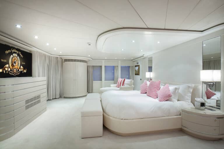 Mac-Brew-MotorYacht-Interior-28