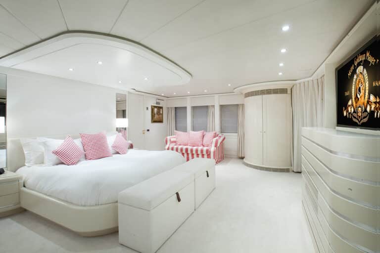 Mac-Brew-MotorYacht-Interior-29