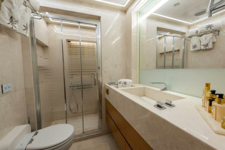 aresteas double cabin bathroom image