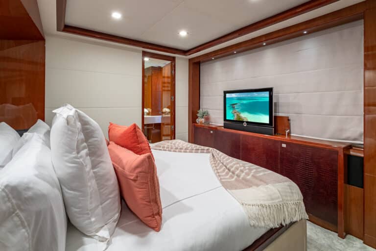 15 queen guest stateroom