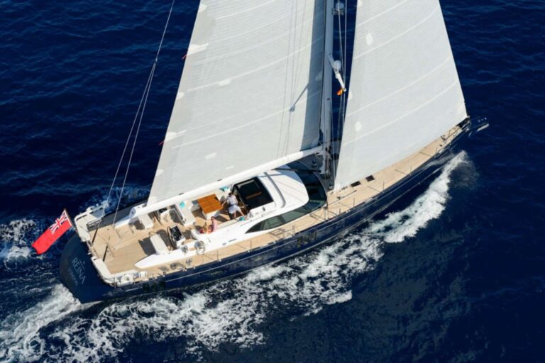 Luxury-sailing-charter-2__Resampled