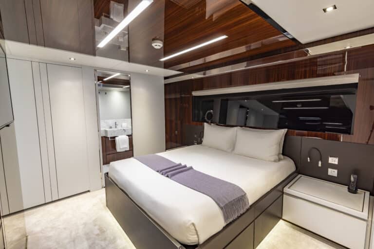 Tasty-Waves-Motoryacht-for-charter-12