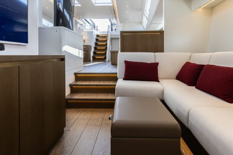 bgyb_charter_fancy_interior_5