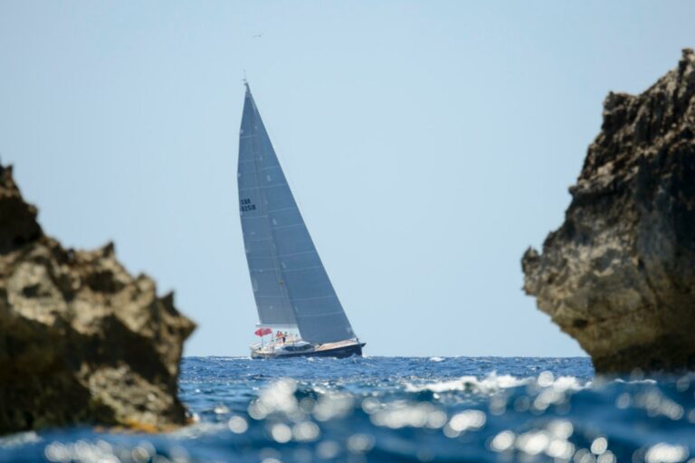 sailing-yacht-out-at-sea__Resampled